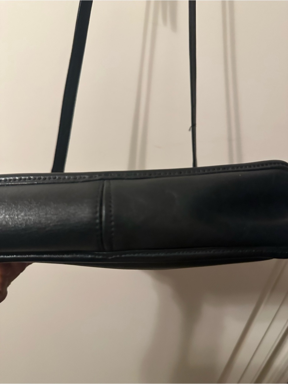 Vintage Coach Willis Midmight Blue Leather with brass accents shoulder bag! - Picture 8 of 10
